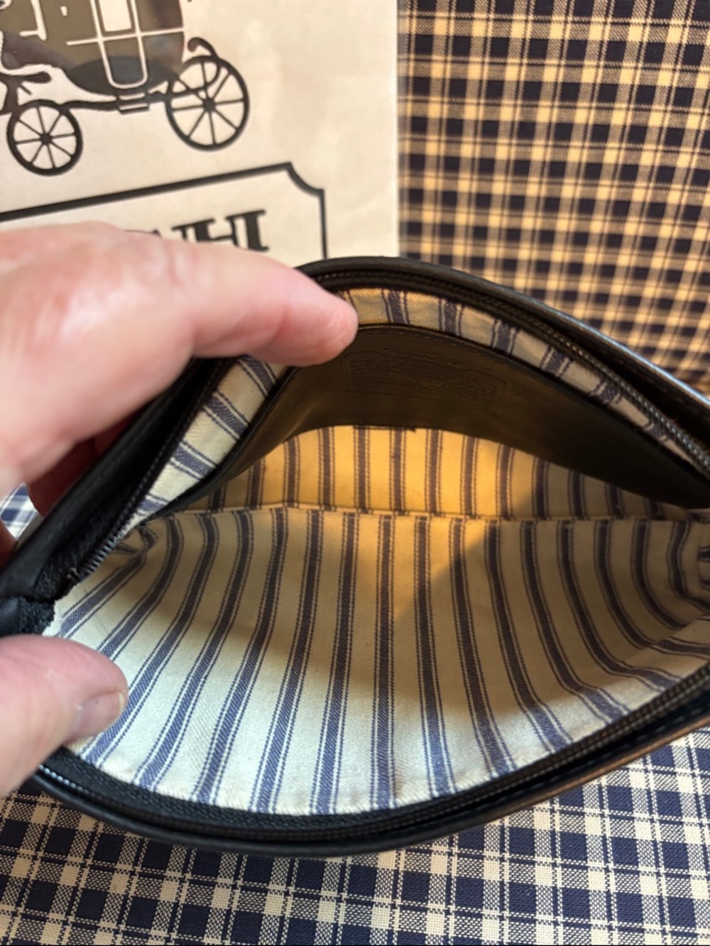 COACH vintage Men’s Black Leather pouch - Picture 7 of 10